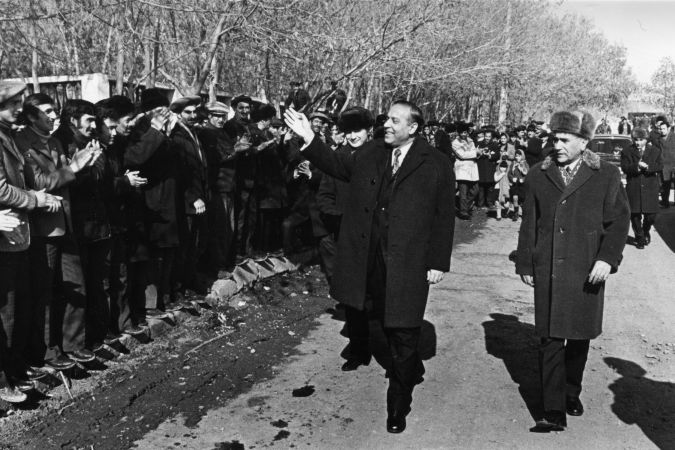 Naxçıvan partiya vilayət komitəsinin və Naxçıvan MSSR Ali Sovetinin yığıncağında, 21 fevral 1974.