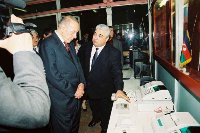 Gəncə Büllur zavodunda. 24 may 2000.