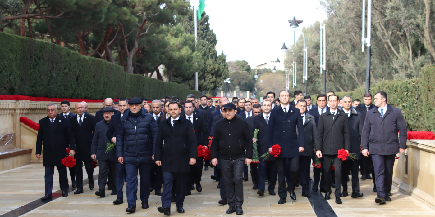 Strateji Obyektlərin Mühafizəsi Dövlət Agentliyinin şəxsi heyəti 20 Yanvar faciəsinin 35-ci ildönümü ilə əlaqədar Şəhidlər xiyabanını ziyarət edib.